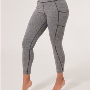 Pact Women's White/Black Jacquard Jacquard Knit Pocket Legging Size: Medium